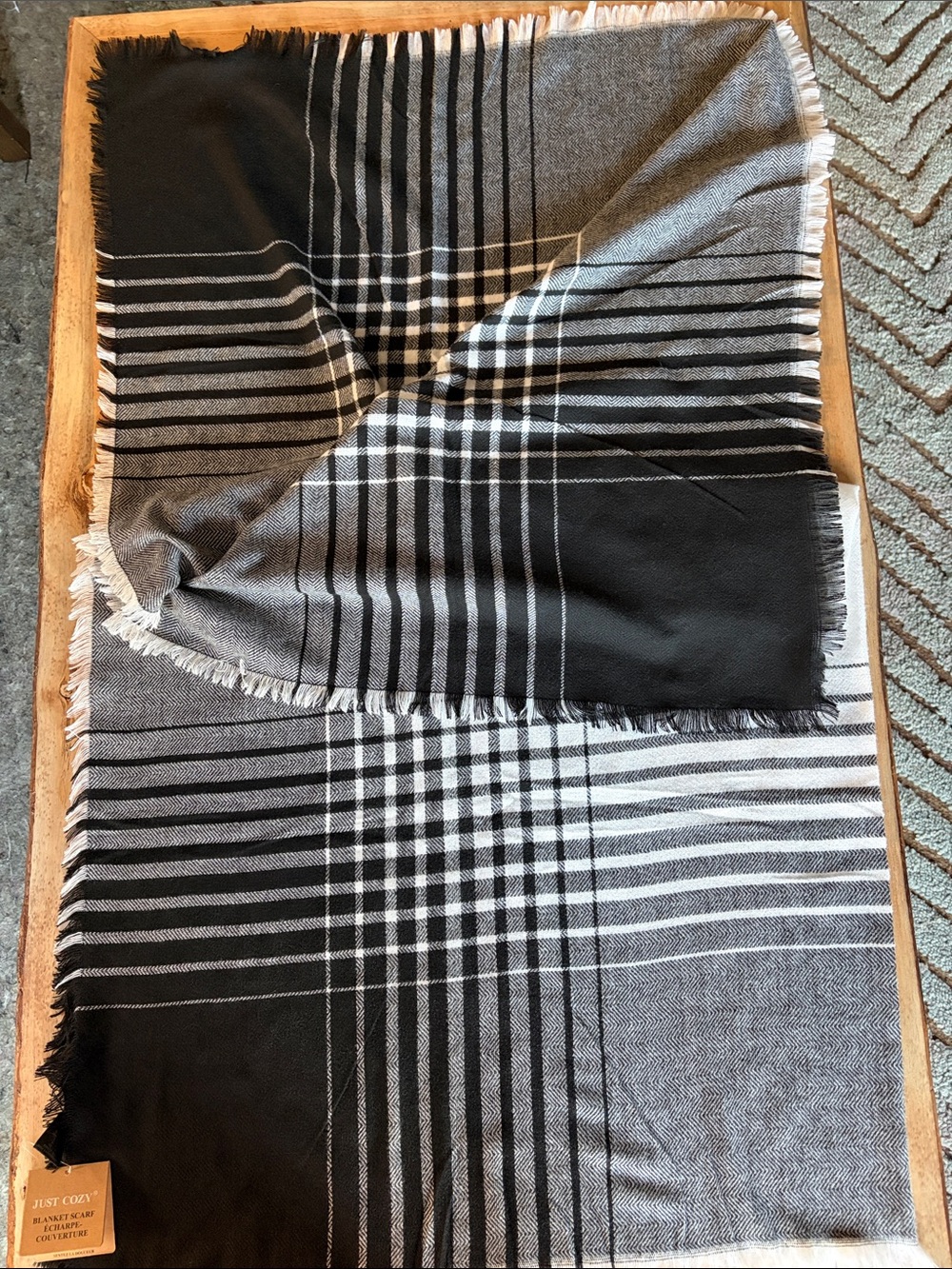 Classic Black, White & Gray Ladies Plaid Cozy Scarf - New With Tags